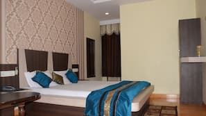 1 bedroom, premium bedding, in-room safe, desk