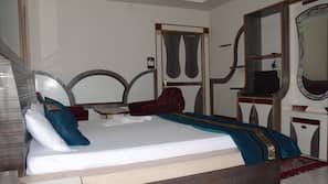 1 bedroom, premium bedding, in-room safe, desk