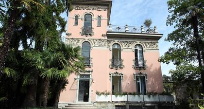 Villa Liberty - Lake Como Rooms & SPA