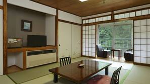 In-room safe, desk, free WiFi, wheelchair access