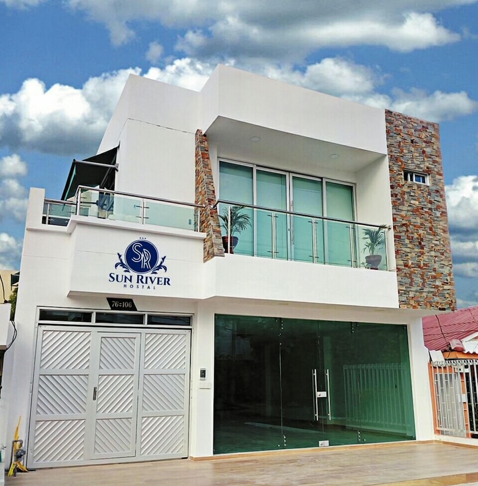 Hostal Sun River 2018 Room Prices From 31 Deals Reviews Expedia Staircase Featured Image