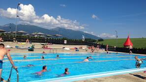 6 indoor pools, 10 outdoor pools, pool cabanas (surcharge)