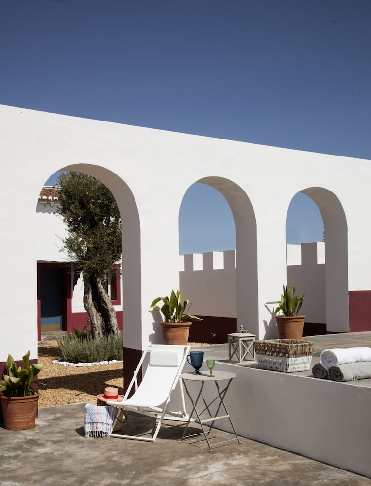 Hotel & Croquet Club Quinta da Chamine Deals & Reviews (Ferreira do