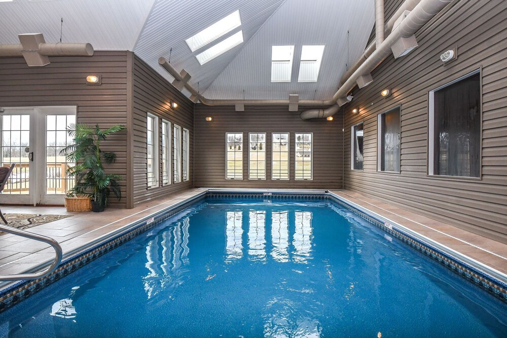 Exquisite 5 Bedroom Luxury Log Home With Private Indoor Swimming Pool