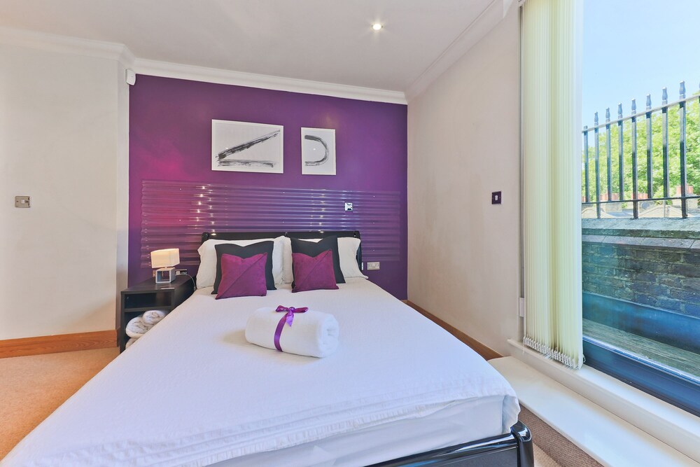 Gorgeous New 2 Bedroom Close To Tower Of London In London