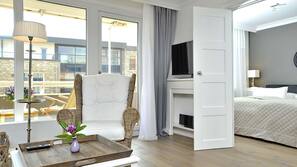 1 Schlafzimmer, hochwertige Bettwaren, Zimmersafe, Bügeleisen/Bügelbrett