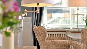 1 Schlafzimmer, hochwertige Bettwaren, Zimmersafe, Bügeleisen/Bügelbrett