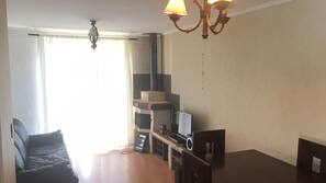 TV, lareira, DVD player, aparelho de som