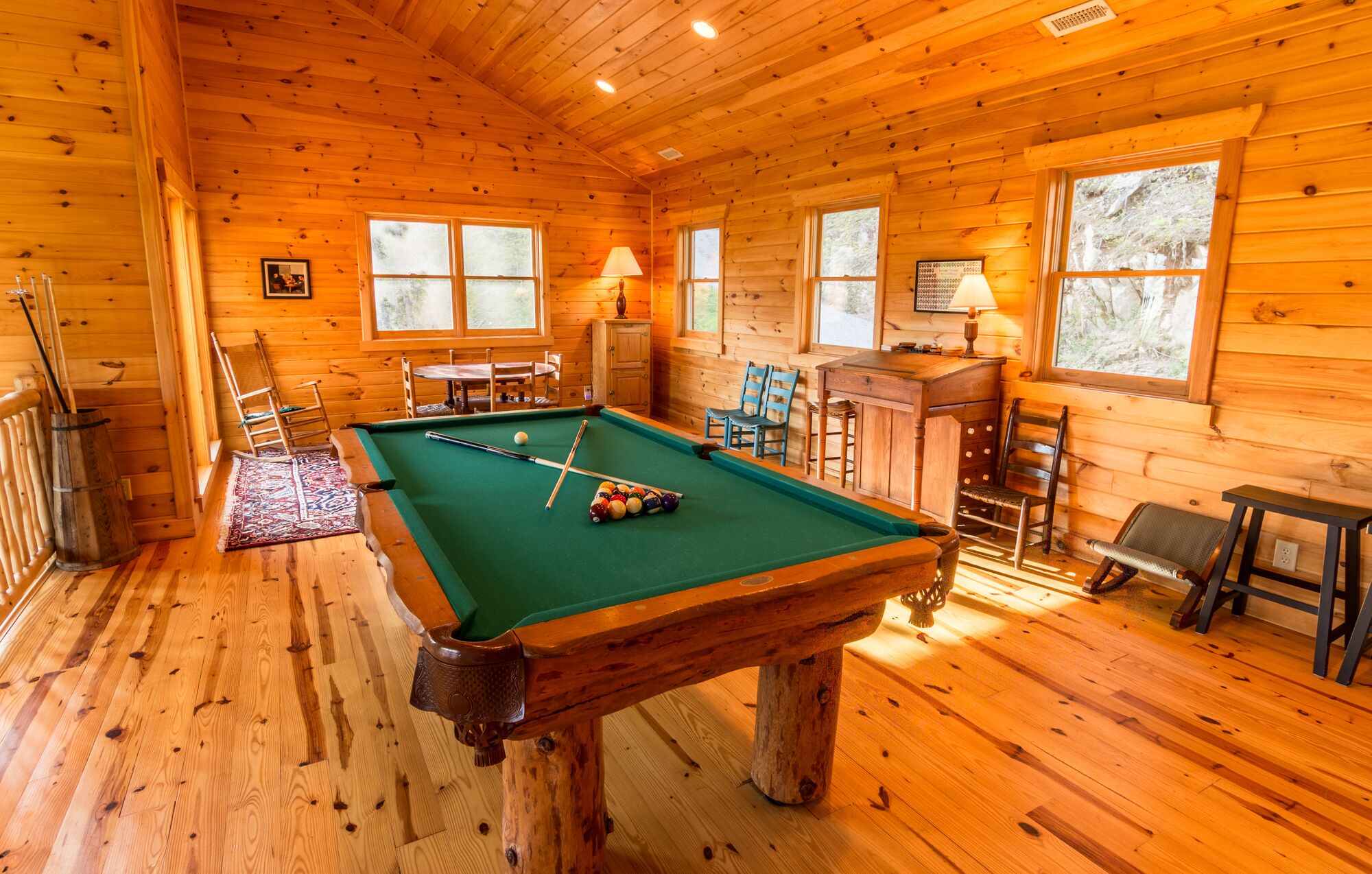 Lucky Dog Retreat - Seven Devils Cabin with Hot Tub - Pool Table - Mtn View - Outside Fire in Boone, United States