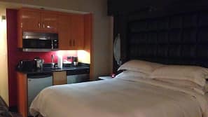 1 bedroom, premium bedding, minibar, in-room safe