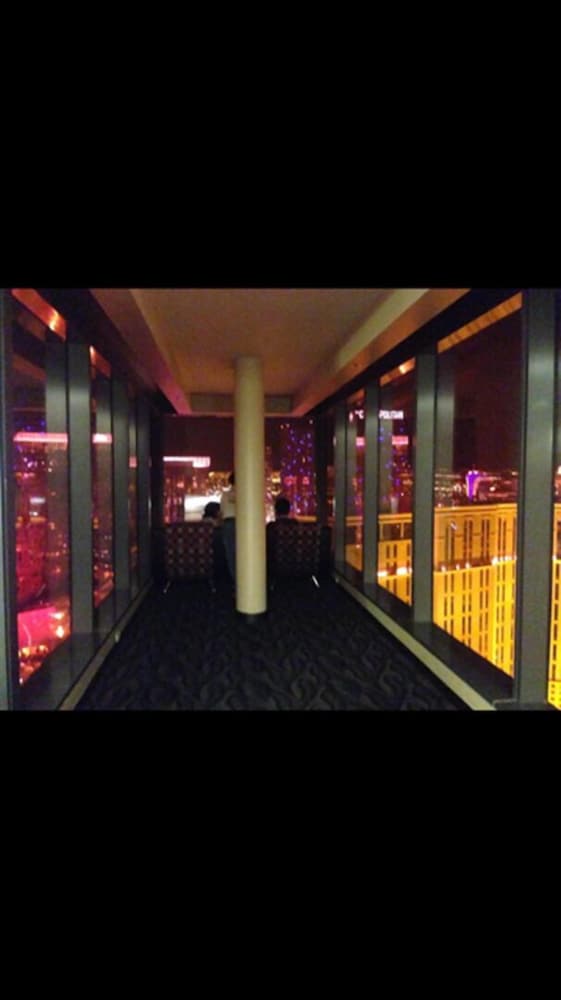 55th floor 4 bedroom penthouse Suite in Elara Hilton for 12 in Las