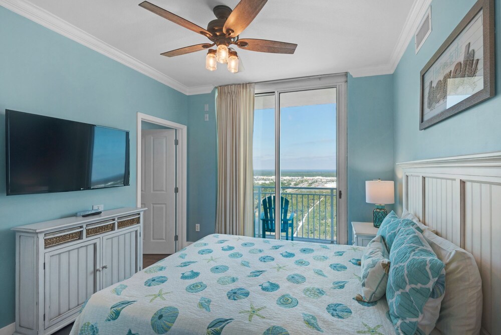 1901 - 3 bedrooms 3 bathrooms. Living Room and Master Bedroom Face the Gulf!