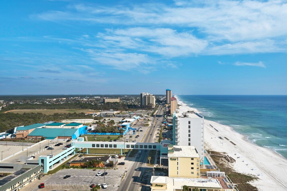 1901 - 3 bedrooms 3 bathrooms. Living Room and Master Bedroom Face the Gulf!