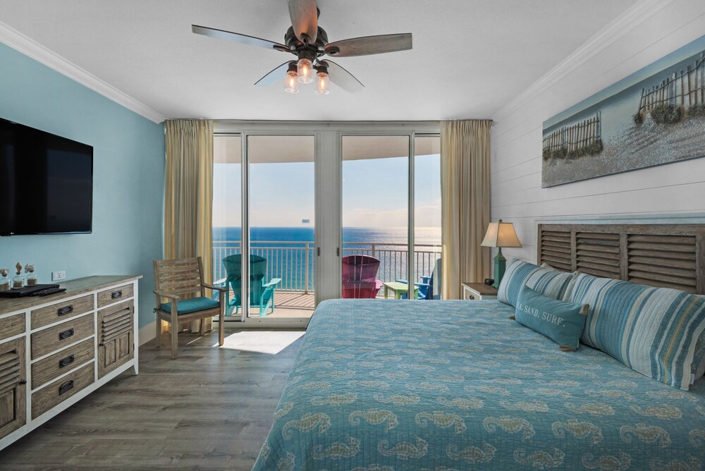 1901 - 3 bedrooms 3 bathrooms. Living Room and Master Bedroom Face the Gulf!