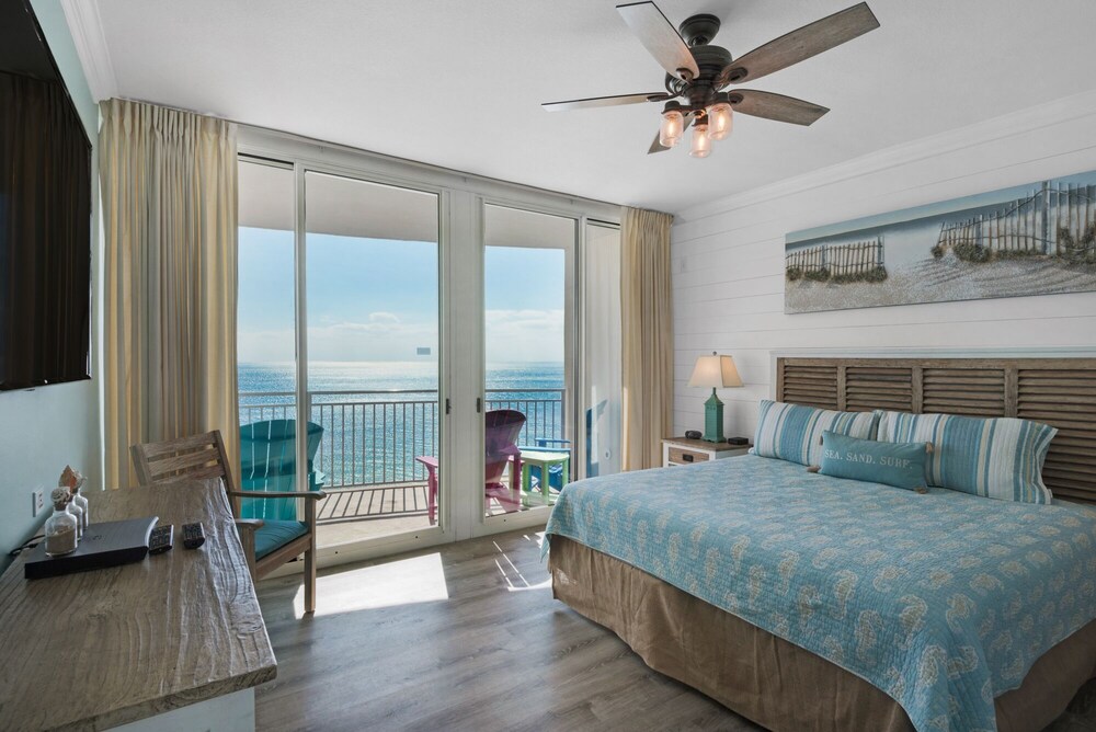 1901 - 3 bedrooms 3 bathrooms. Living Room and Master Bedroom Face the Gulf!