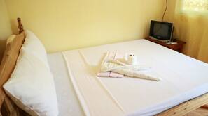 Desk, iron/ironing board, free WiFi, linens