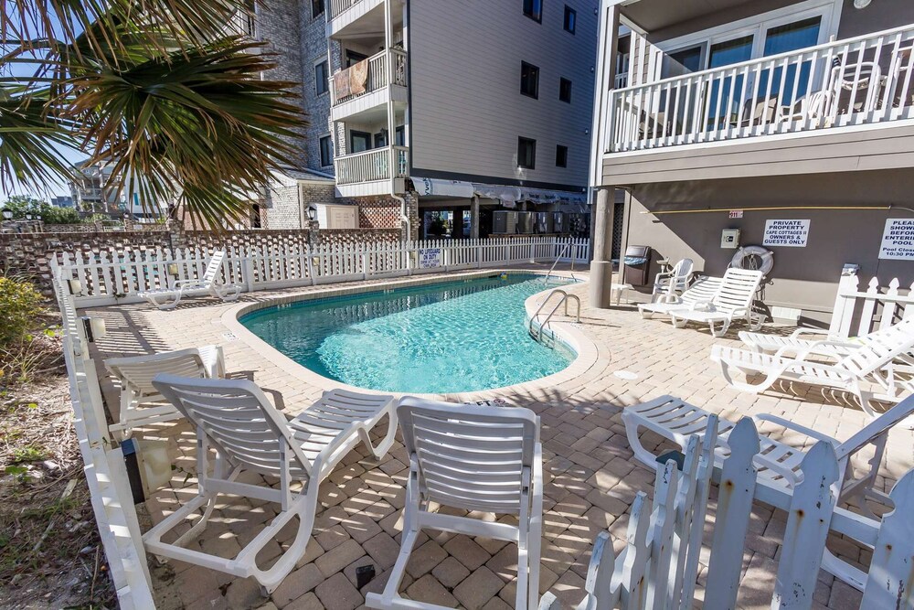 Amazing Oceanfront, 4 Bedroom Condo with Free Water Park, Aquarium, & More Every Day! CCII202