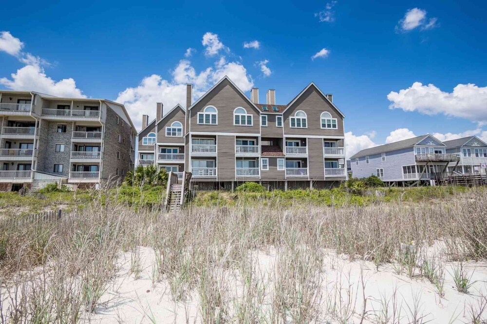 Amazing Oceanfront, 4 Bedroom Condo with Free Water Park, Aquarium, & More Every Day! CCII202