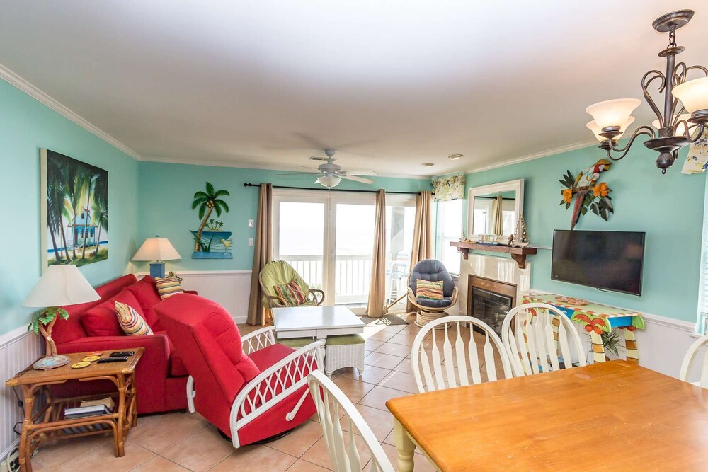 Amazing Oceanfront, 4 Bedroom Condo with Free Water Park, Aquarium, & More Every Day! CCII202