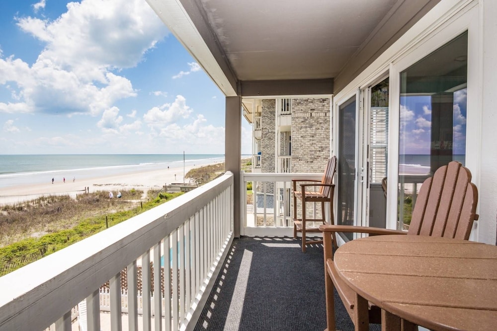 Amazing Oceanfront, 4 Bedroom Condo with Free Water Park, Aquarium, & More Every Day! CCII202