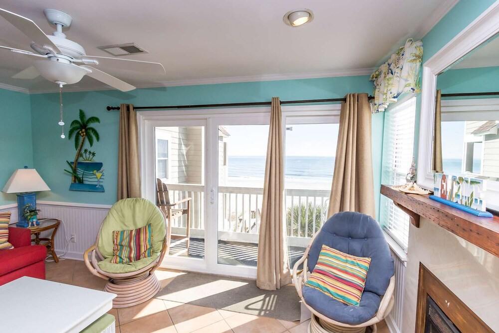 Amazing Oceanfront, 4 Bedroom Condo with Free Water Park, Aquarium, & More Every Day! CCII202