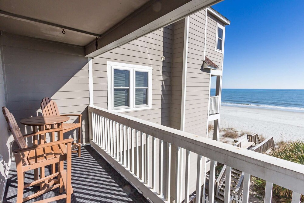 Amazing Oceanfront, 4 Bedroom Condo with Free Water Park, Aquarium, & More Every Day! CCII202