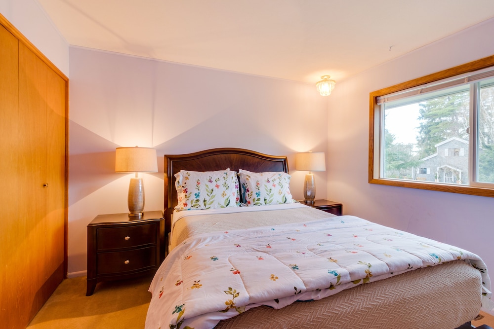 DogFriendly Home with Golf Course Views & Beach Access (MCA 1209