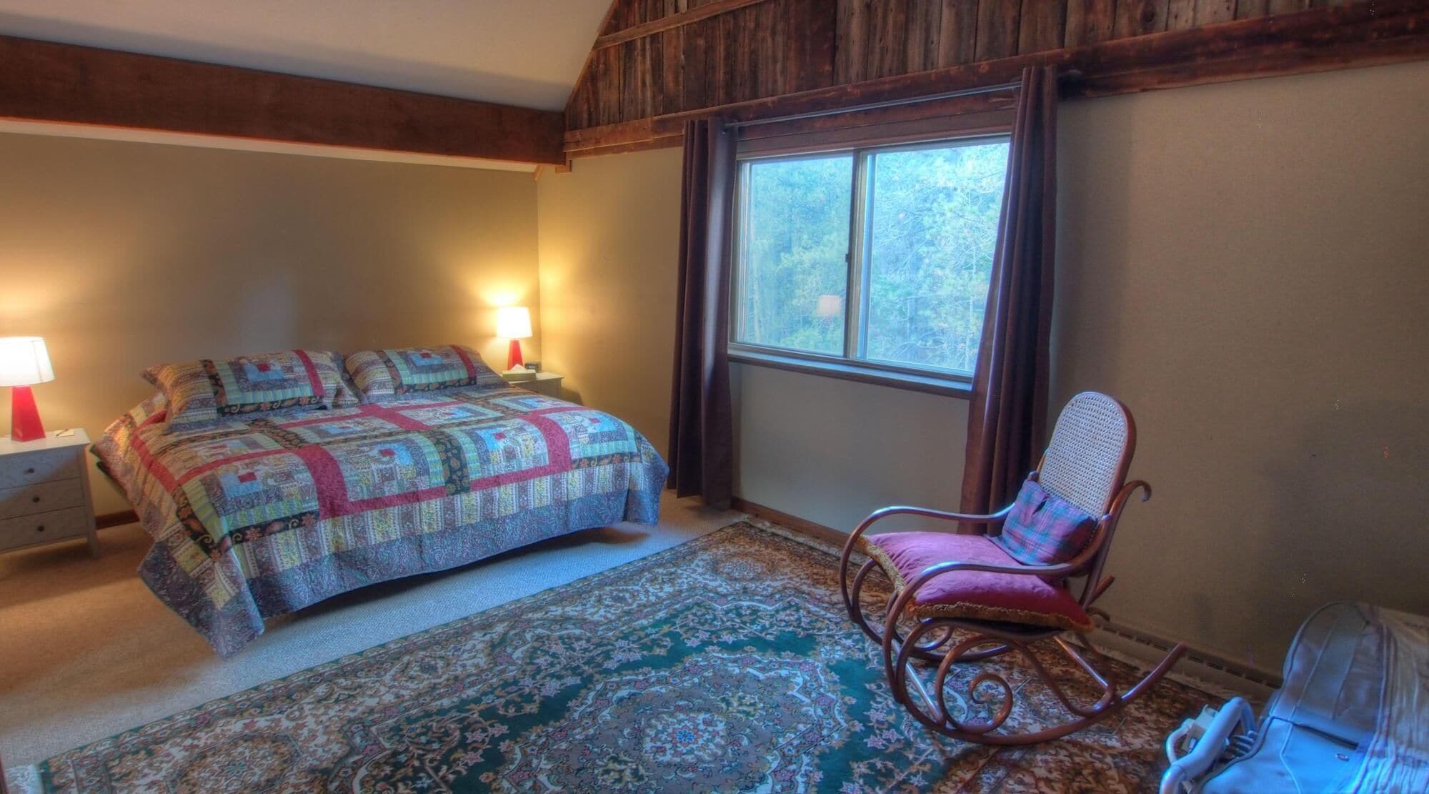 Rustic Cabin sleeps 8 on flat forested 3-acre lot 15 mins to Ned or Blackhawk in Georgetown, United States