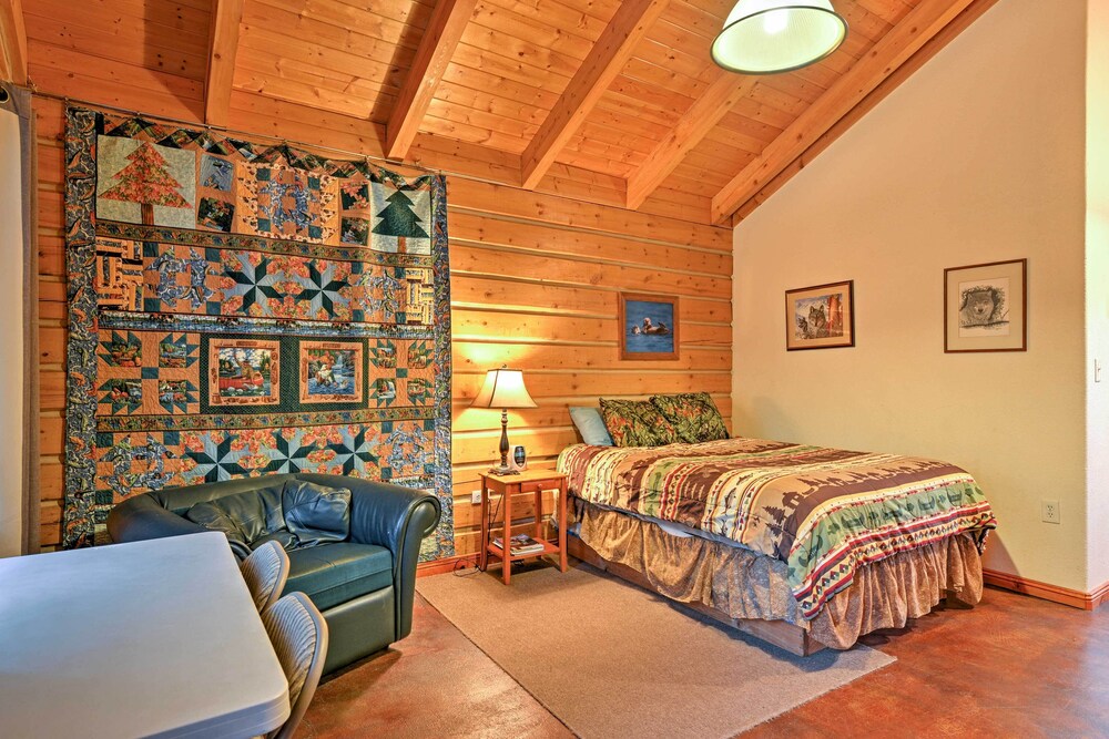 Quaint Seward Studio Cabin on Scenic Salmon Creek! Bear Creek Vrbo