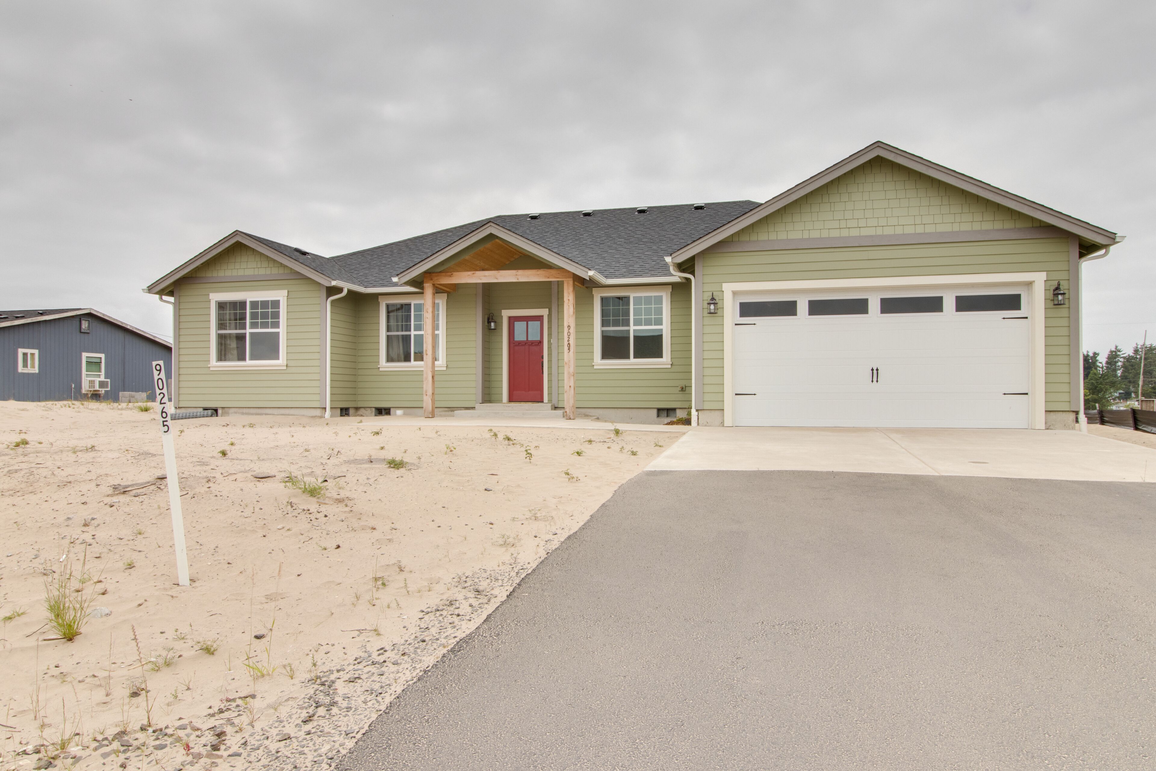 Newly built lakeview home w/ firepit & bikes, 1 mile from beach in Warrenton, United States