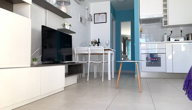 Modern Air Con One Bedroom Bungalow Close To Beach Town