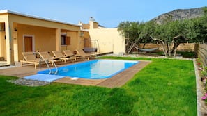 Outdoor pool, pool loungers