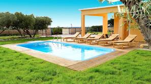 Outdoor pool, pool loungers