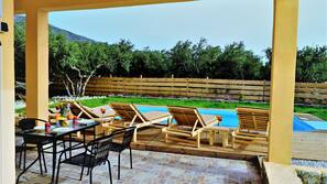 Outdoor pool, pool loungers