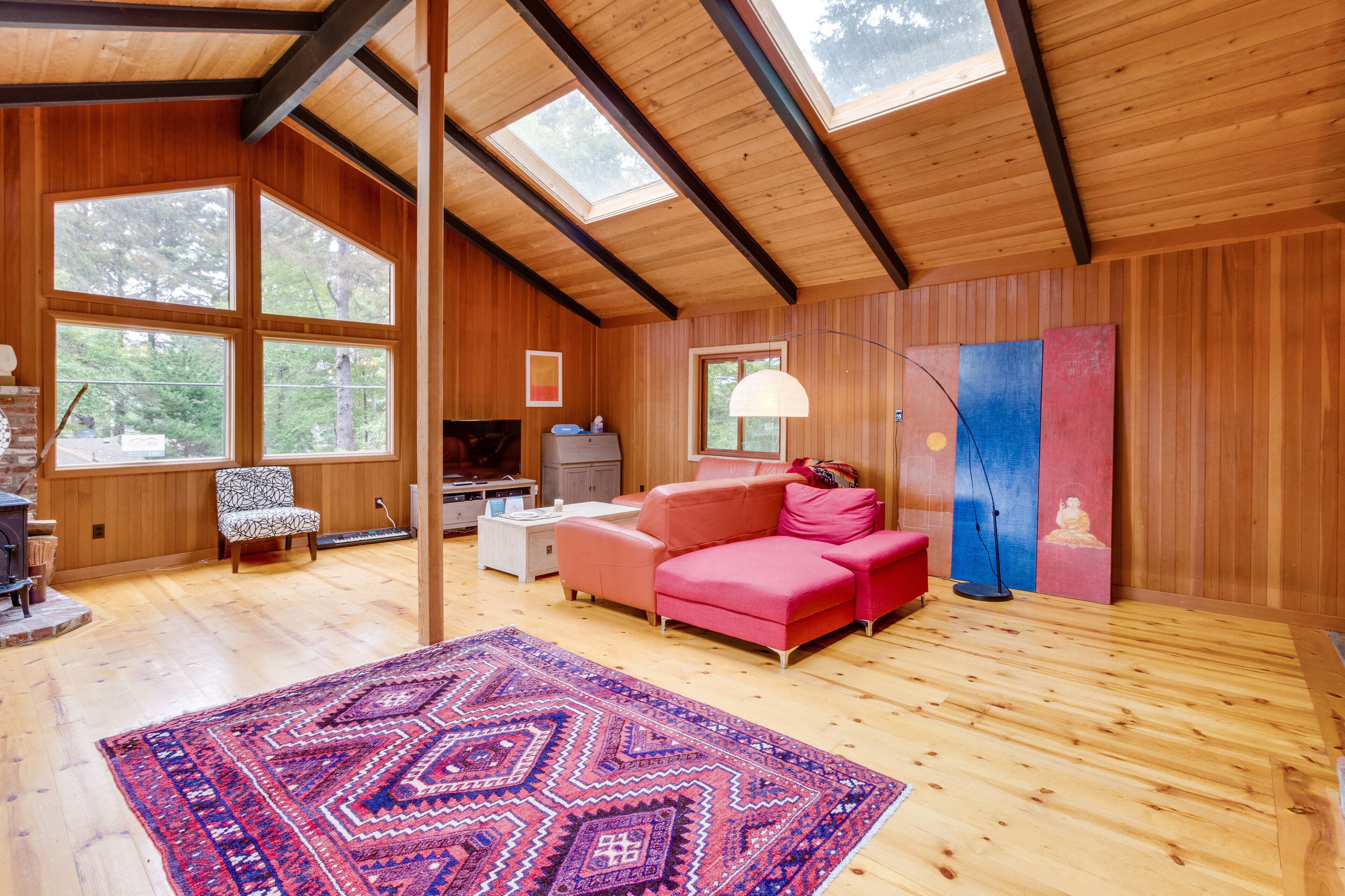 Spacious, dog-friendly home with modern comforts - 1/4 mile to beach! in Cannon Beach, United States