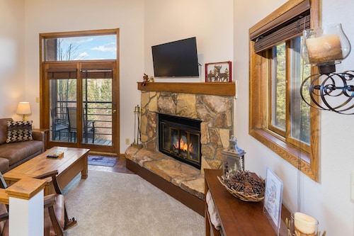 Hotels Near Silverthorne Find Over 294 Hotel Deals 1 Bedroom Condo In Silverthorne Private Balcony Scenic Views Free Wifi