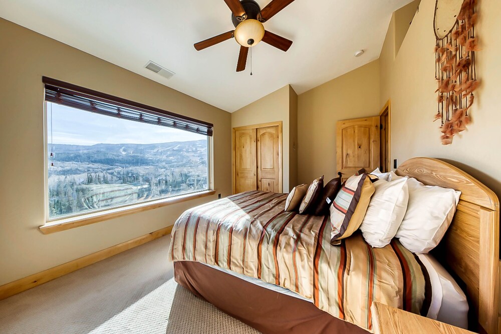 Cozy Ski Home with Deck & Game Room 1 Mile to Brian Head Great for