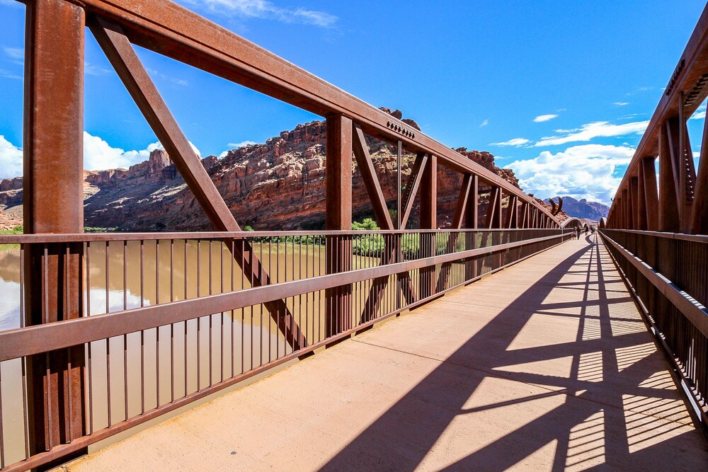 Family-Friendly Home with Mountain View,  Great Locale, Seasonal Pool & Hot Tub