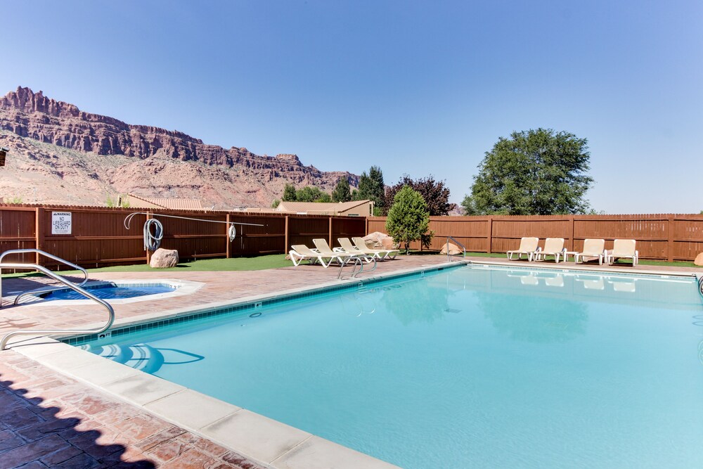 Family-Friendly Home with Mountain View,  Great Locale, Seasonal Pool & Hot Tub