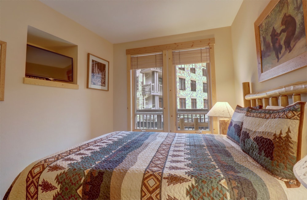 Taylor's Crossing In The Heart Of Copper with available hot tub! TX212