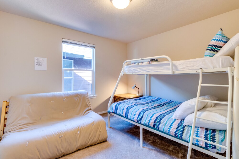 Homey dogfriendly getaway with private hot tub, yard, & WiFi walk to beach Tillamook County