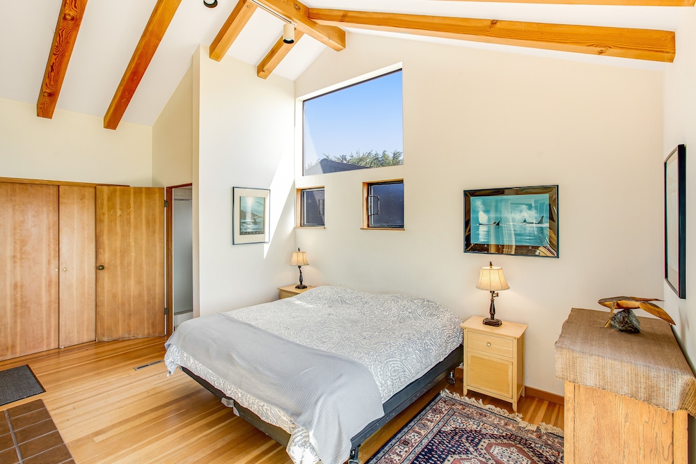 Oceanfront home with panoramic ocean views, pool, & private hot tub