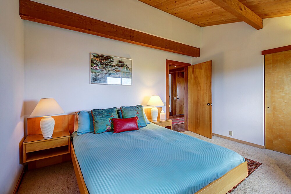 Sea Ranch Home with Separate Cottage and Hot Tub Plus Shared Pool Sea