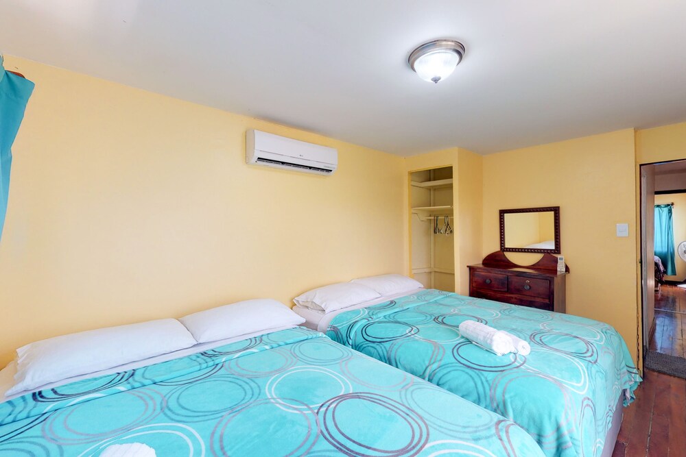 Colorful & relaxing island home surrounded by greenery with WiFi