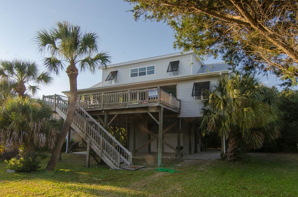 Summer House Great Views Easy Beach Access Awesome Location In Featured Image