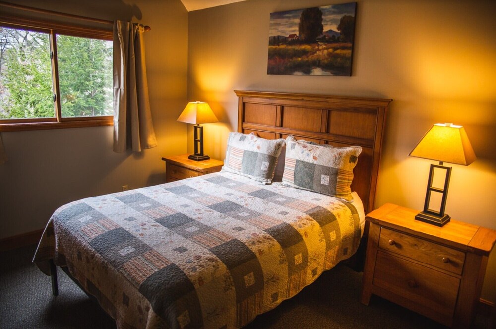 Fireside Lodge - Hocking Hills: Deals & Reviews (Logan, USA) | Wotif