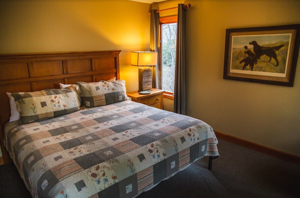 Fireside Lodge - Hocking Hills: Deals & Reviews (Logan, USA) | Wotif