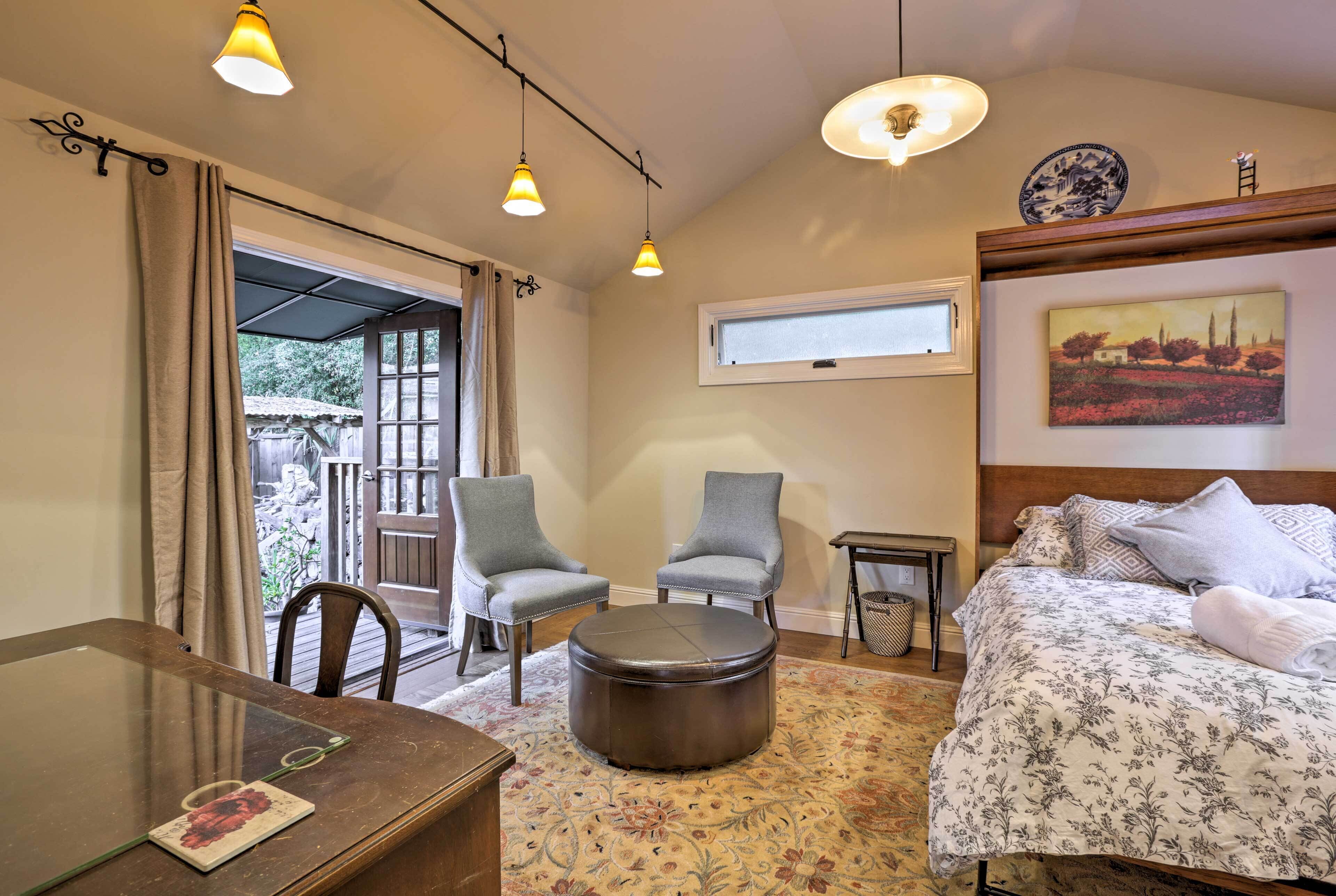 Updated Menlo Park English Tudor Garden Cottage! in Menlo Park, United States