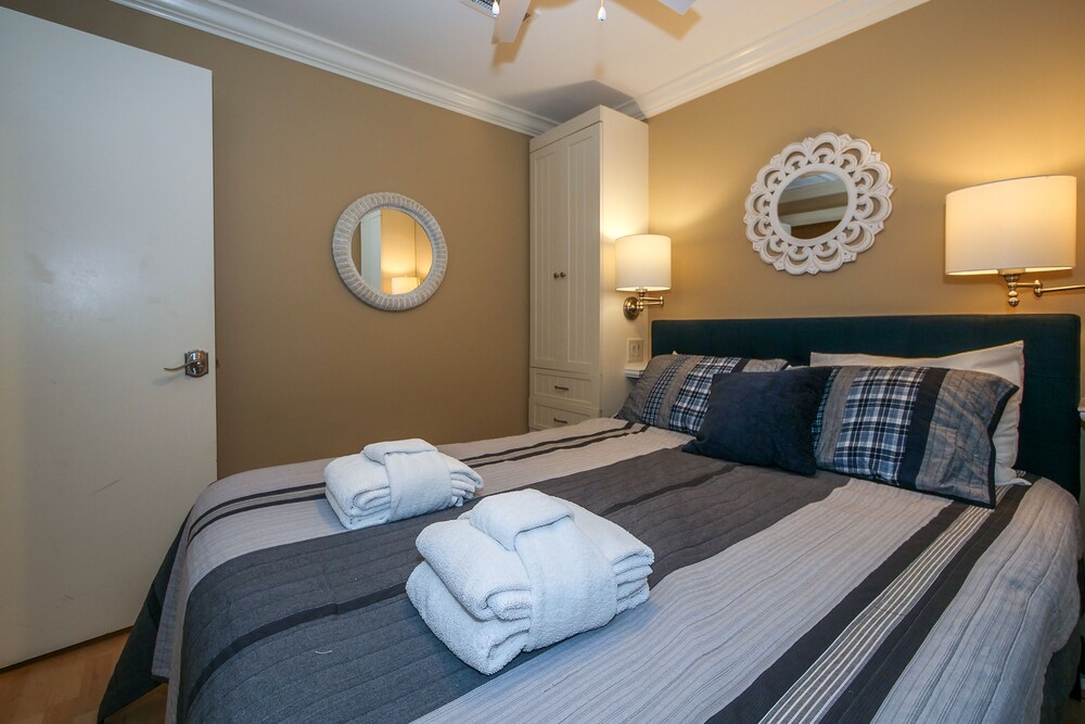 328 Breakers,Newly Remodeled, Beautiful Oceanfront Beach Villa Hilton