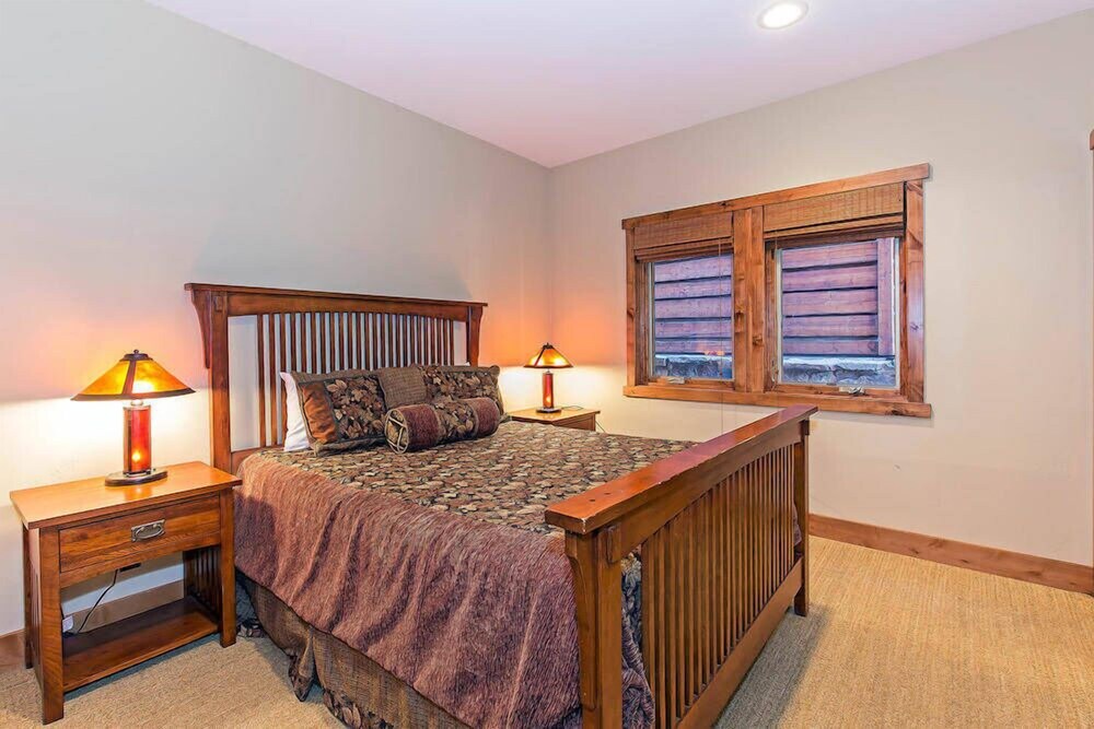 Stonegate 02 Luxury Mountain Home in the Village w/ Deck, Wine